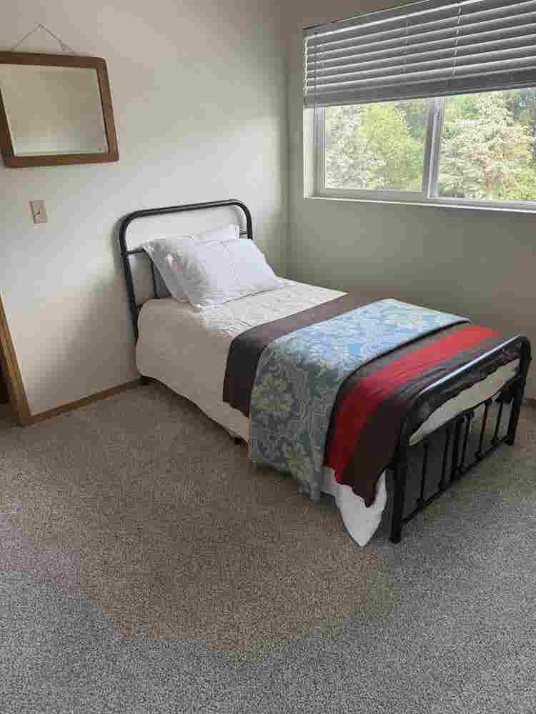 Looking for roommate
