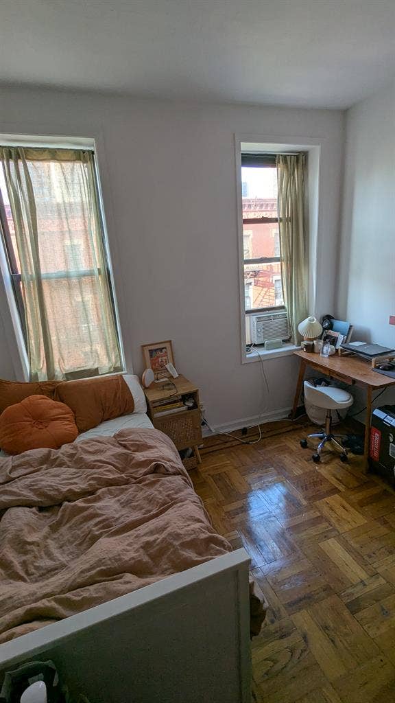 Sunny room in Hell's Kitchen walkup