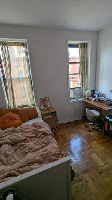 Sunny room in Hell's Kitchen walkup