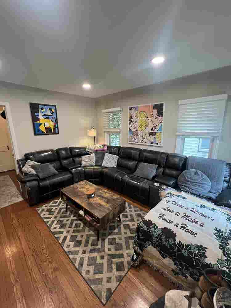 Cozy Room in Downtown Ferndale Home