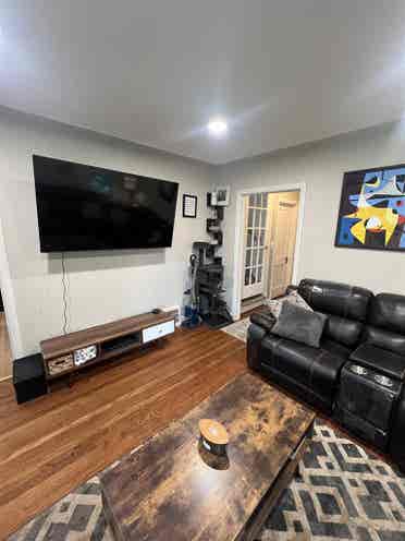 Cozy Room in Downtown Ferndale Home