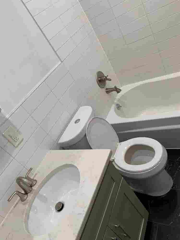 Bedroom Available in Flatbush!