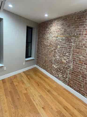 Bedroom Available in Flatbush!