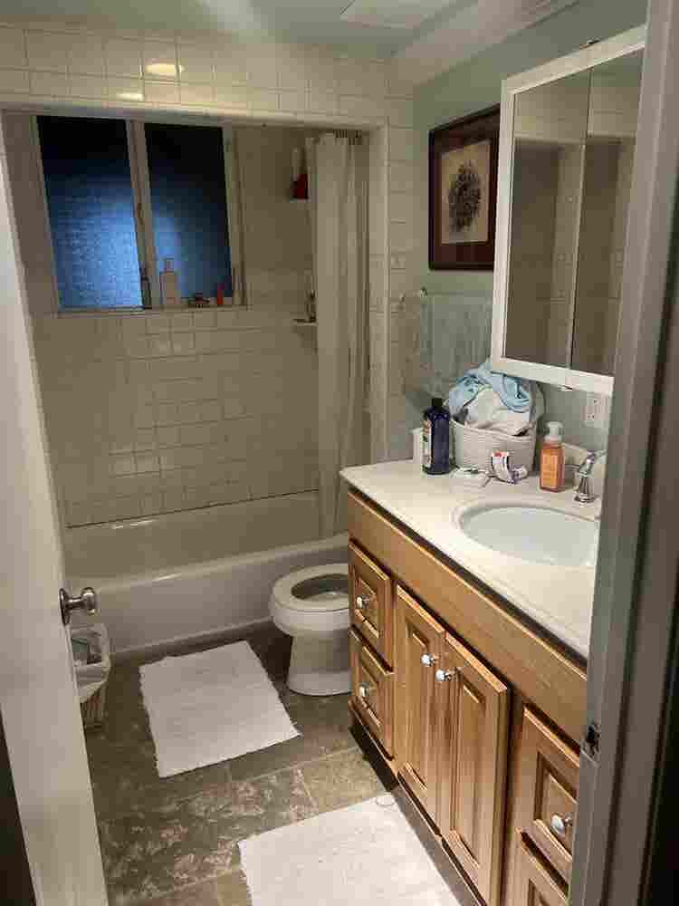Room in Simi Valley, clean ,
 pool