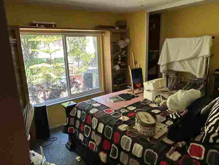 Room in Simi Valley, clean ,
 pool