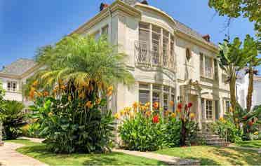 Live in beautiful Beverly Hills!
