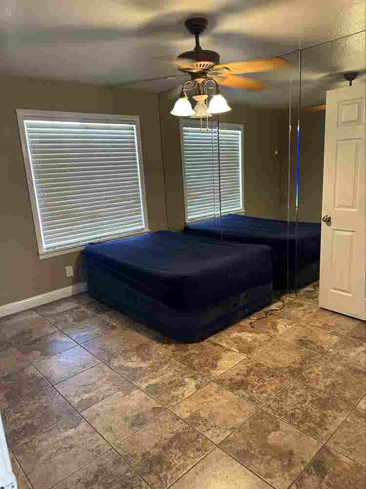Nice room available August 1