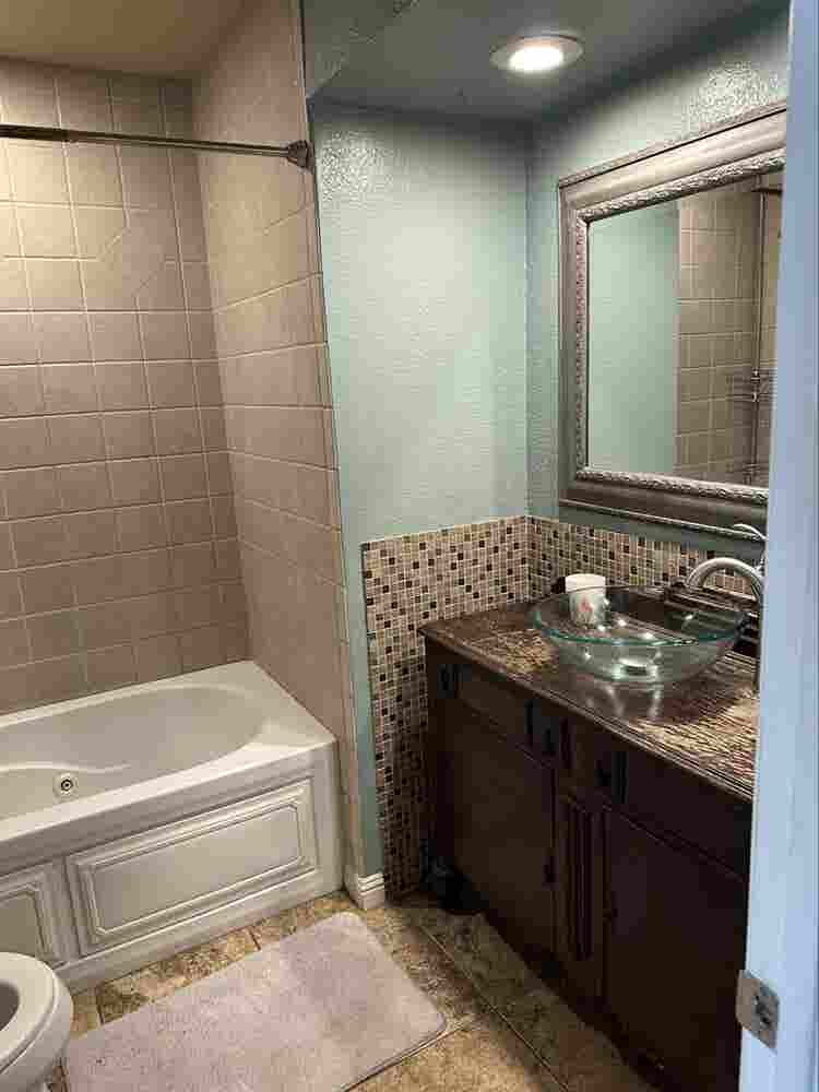 Nice room available August 1