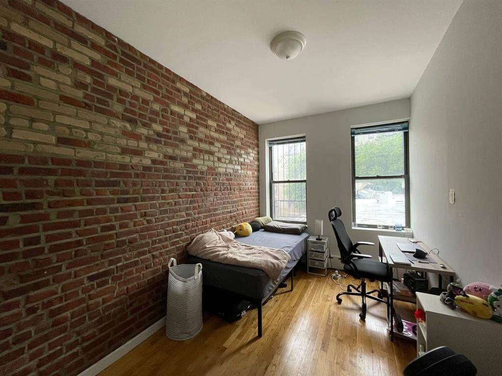 Large Private Room in Prospect Hts
