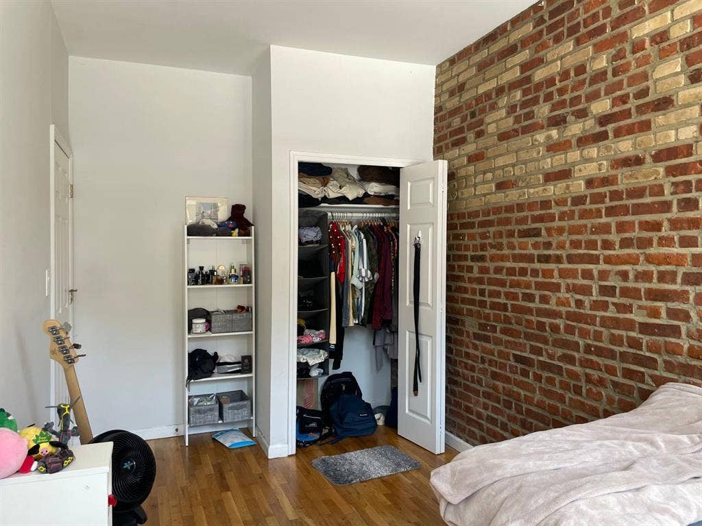 Large Private Room in Prospect Hts