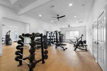 PRIVATE ROOM AVAILABLE IN LOW PRICE