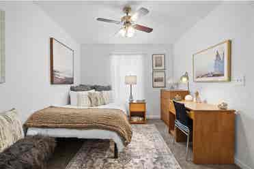 PRIVATE ROOM AVAILABLE IN LOW PRICE