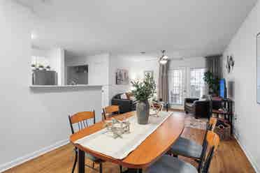 PRIVATE ROOM AVAILABLE IN LOW PRICE