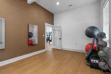 PRIVATE ROOM AVAILABLE IN LOW PRICE