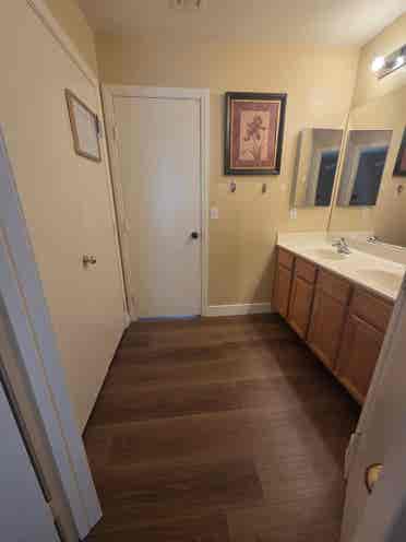 Room for Rent shared bathroom