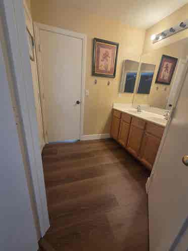 Room for Rent shared bathroom