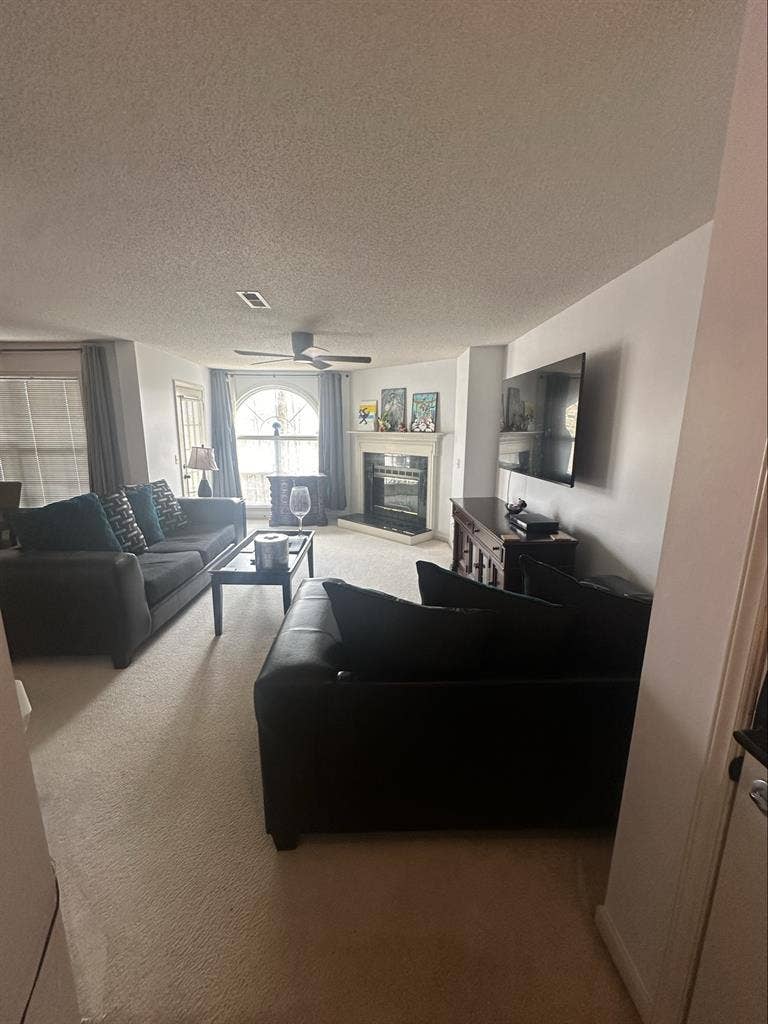 Room, bathroom,& living space 4rent