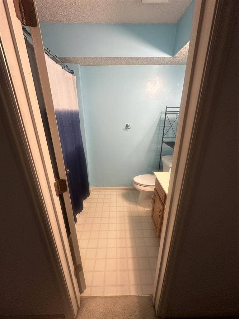 Room, bathroom,& living space 4rent