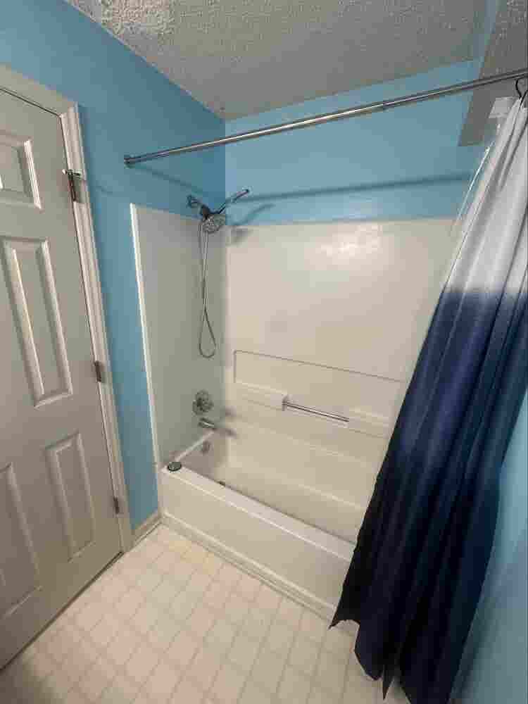 Room, bathroom,& living space 4rent