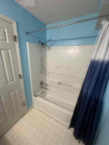 Room, bathroom,& living space 4rent