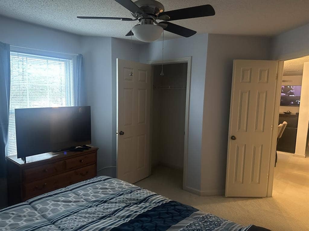 Room, bathroom,& living space 4rent