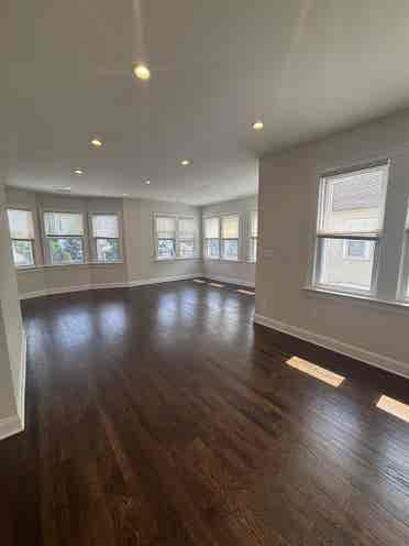 SHARED HOUSE IN STAMFORD