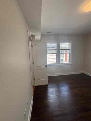 SHARED HOUSE IN STAMFORD
