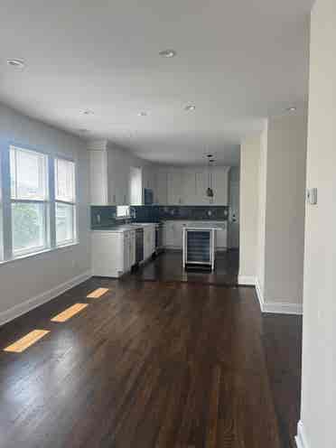 SHARED HOUSE IN STAMFORD