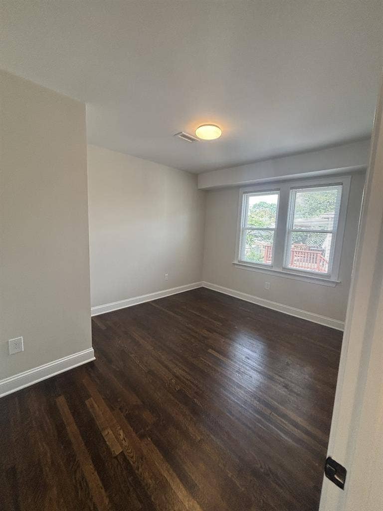 SHARED HOUSE IN STAMFORD