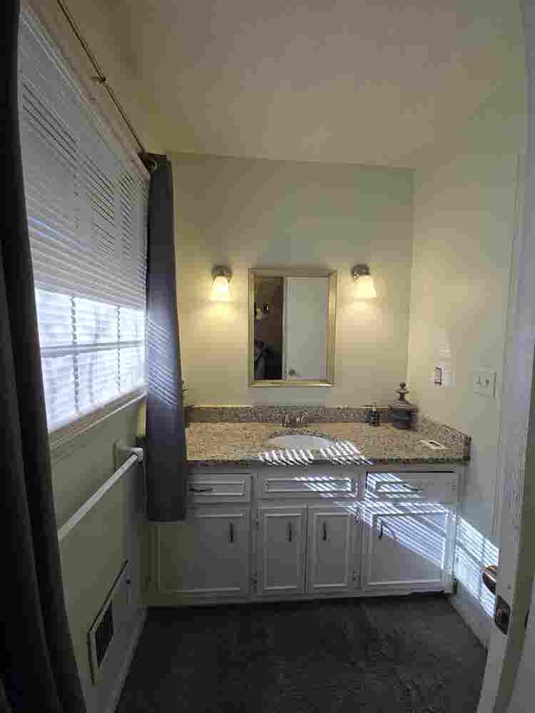 $ weekly private bathroom