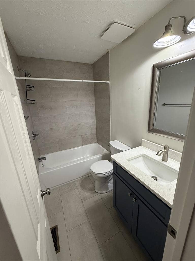 In need of a roommate!!