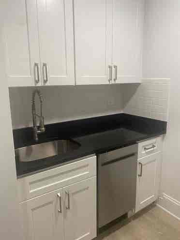 ✨Spacious True Bed - Midtown South✨
