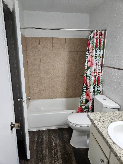 Looking for a female roommate