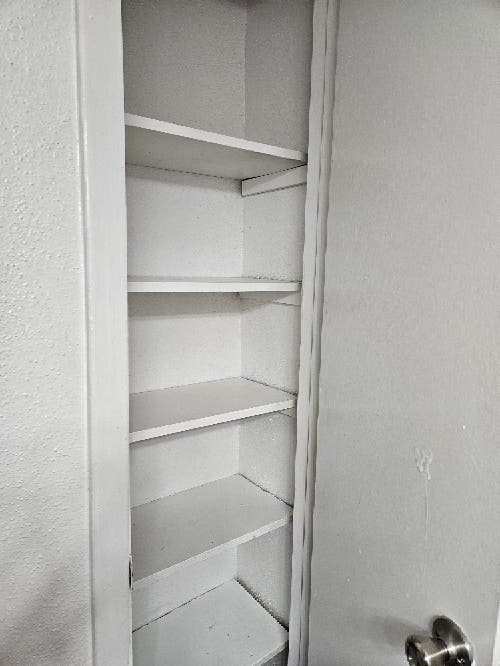 Looking for a female roommate