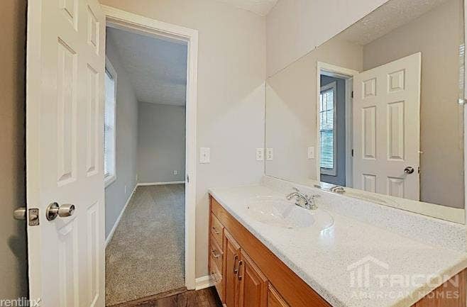 Master bedroom & private bathroom