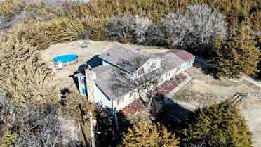 Historic lake home, 9 acres w/pool