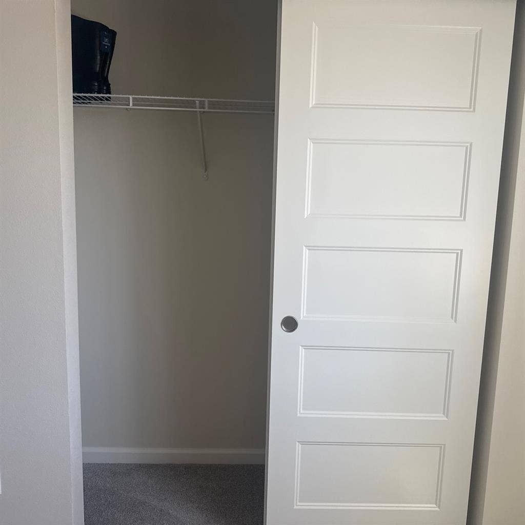 Room rent in yelm.