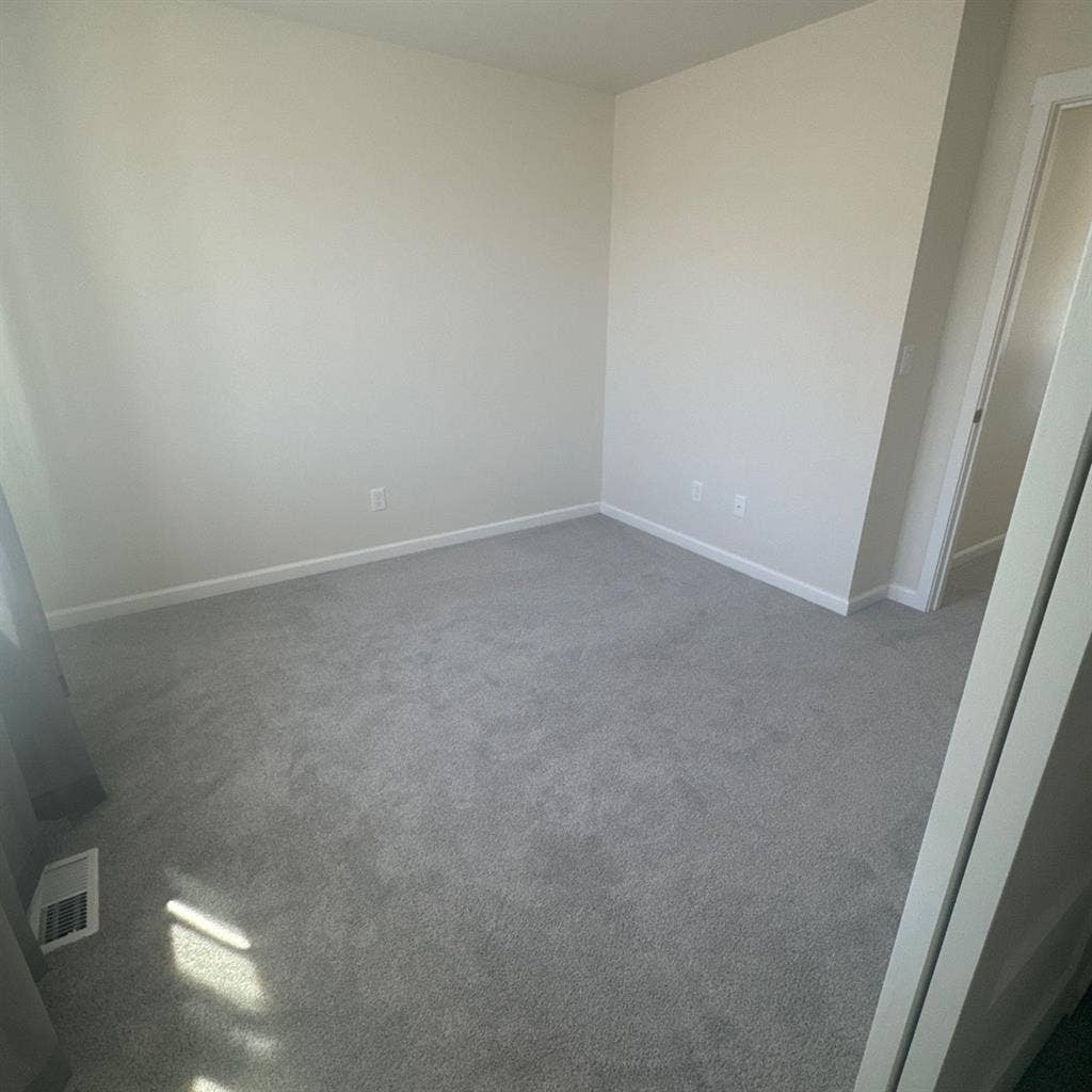 Room rent in yelm.