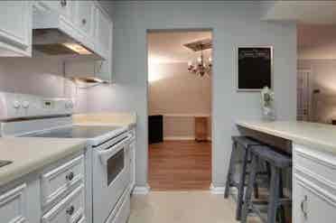 Remodeled Condo with pool and gym