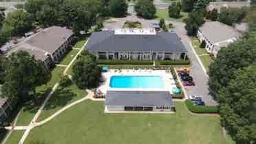 Remodeled Condo with pool and gym