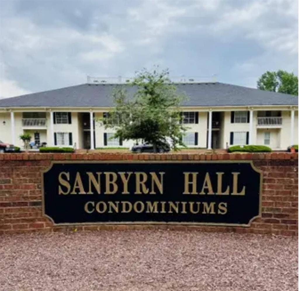 Remodeled Condo with pool and gym