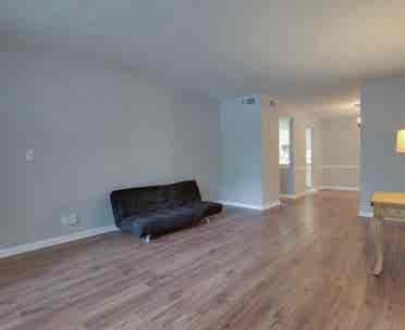 Remodeled Condo with pool and gym