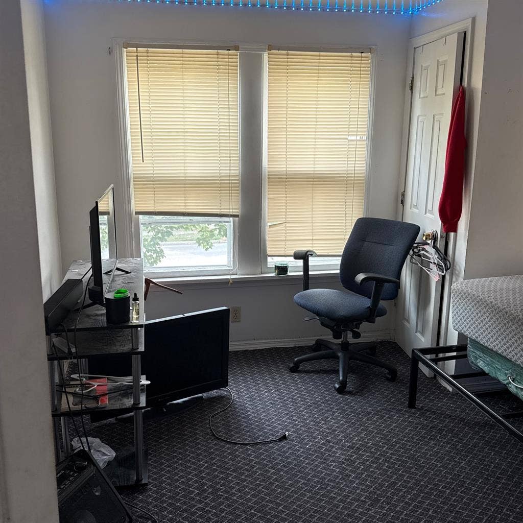 Room for rent $ u of r students
