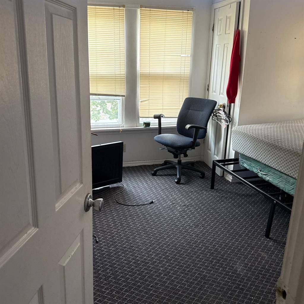 Room for rent $ u of r students