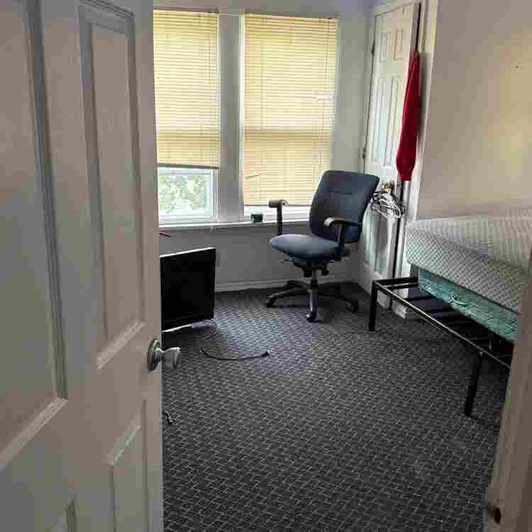 Room for rent $ u of r students