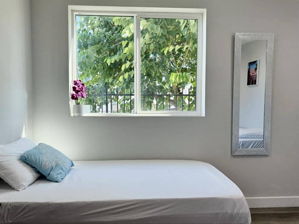 New Spacious Townhome in Hollywood