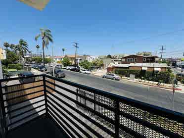 New Spacious Townhome in Hollywood