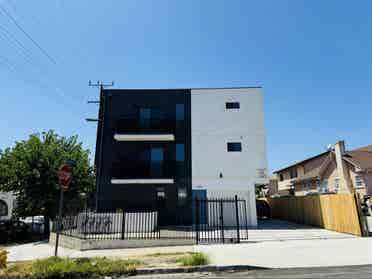 New Spacious Townhome in Hollywood