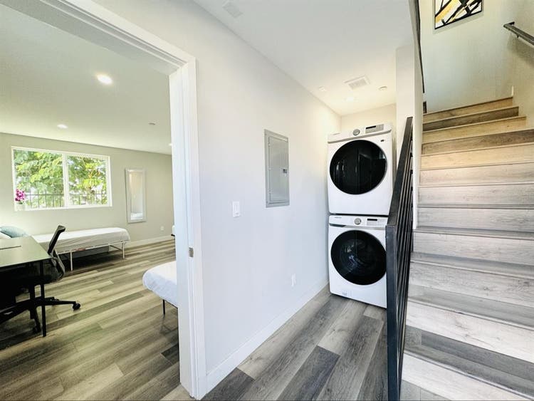 New Spacious Townhome in Hollywood