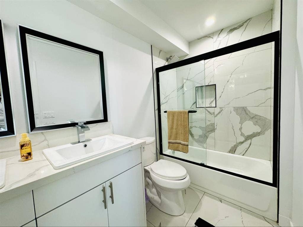 New Spacious Townhome in Hollywood